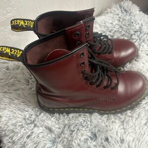 Dr Martens lace up size 7 burgundy